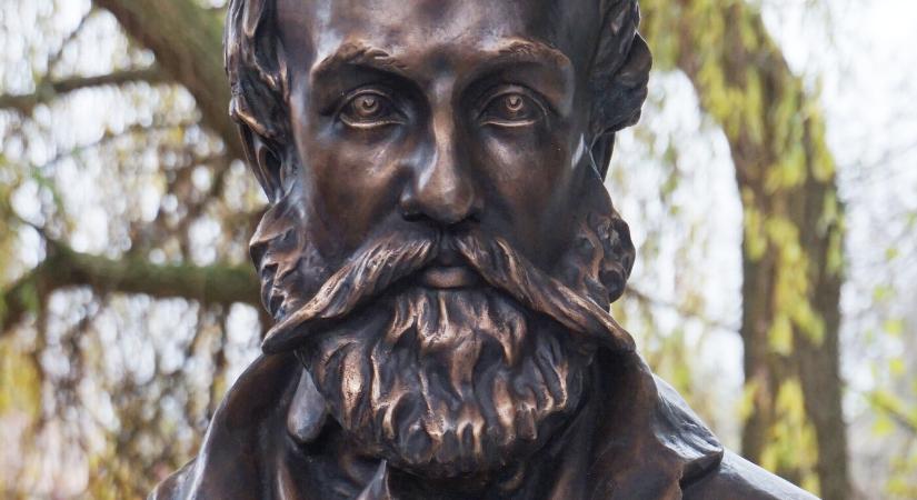 Mellszobrot kapott Jókai Mór a Vajdaságban