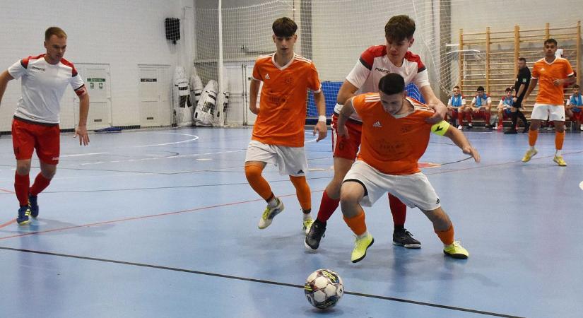 Gólzáporos meccsen döntetlen született a szomszédvári rangadón