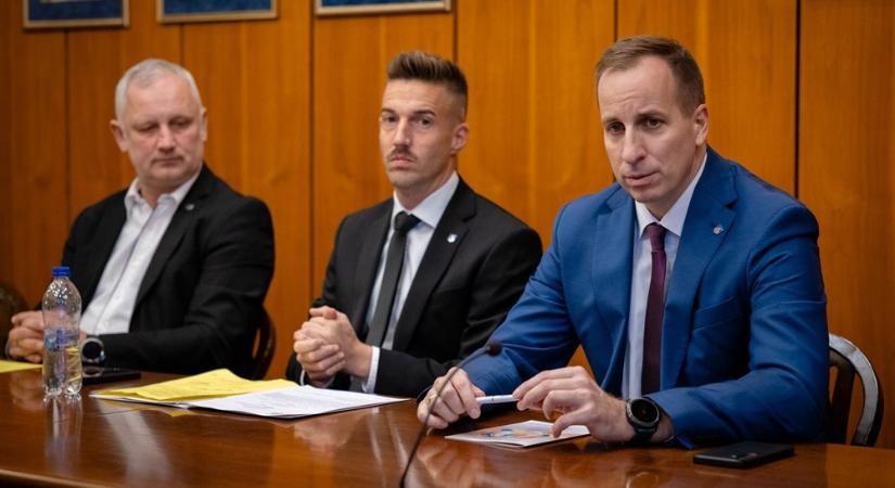 László Győző az SZKKA ügyről: “Az nem egy működő modell, hogy valaki kötelezettséget vállal, év végén meg, amikor ezt nem tudja teljesíteni, akkor a városhoz járul, hogy ezt pótolja ki”