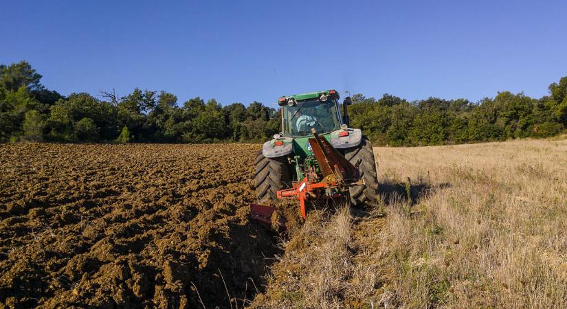 Nagy István: a kihívások ellenére eredményes volt az idei aszály elleni védekezés