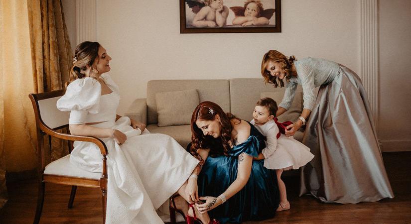 Ezek az év legjobb esküvőfotói: székdobálás, görög lagzi és nagy csobbanás – 22 romantikus és inspiráló felvétel