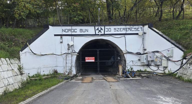 Hónapokkal ezelőtt érte katasztrófa a települést, de még mindig nem látszik a kiút