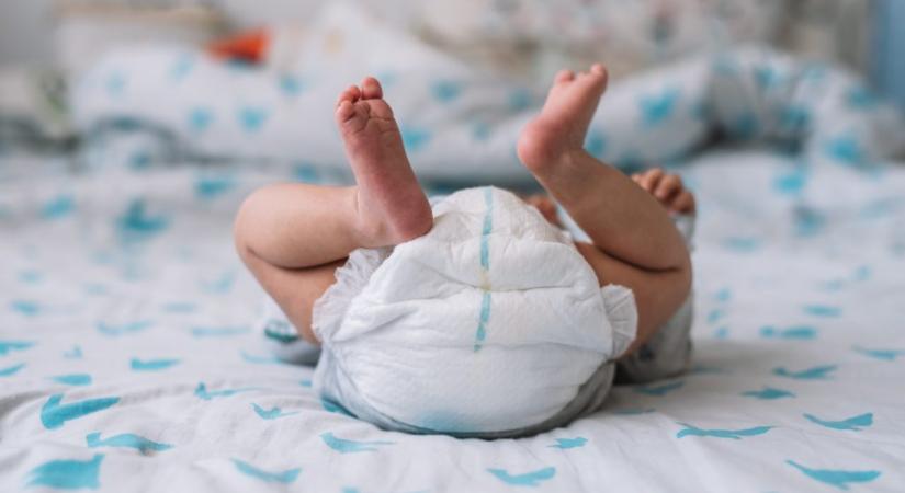 Hétezer euróért eladtak egy román csecsemőt, a szülők autót vettek a pénzből