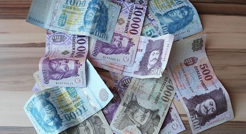 Keresik a megoldást a nyugdíjasok megélhetésére – Friss infók a 14. havi nyugdíjról