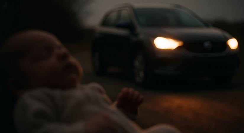Autót vásárolt a háromhetes csecsemője árából egy fiatal pár – hírek pénteken