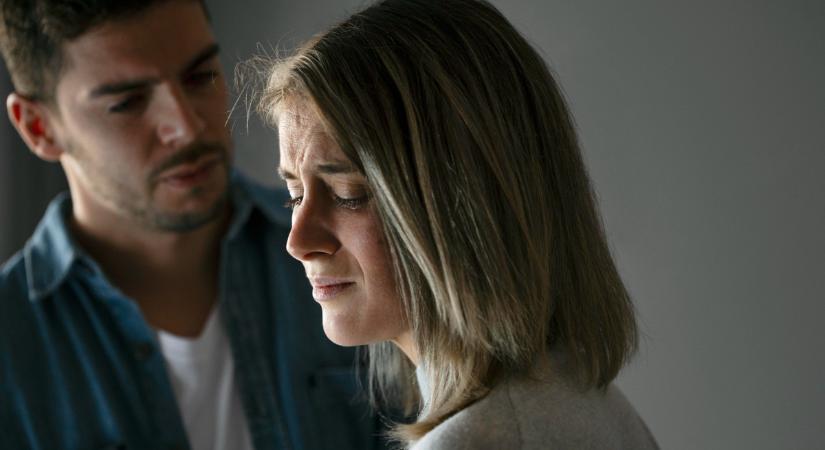 Kiakadt a nő, amikor meglátta szerelme elhunyt feleségének fotóit