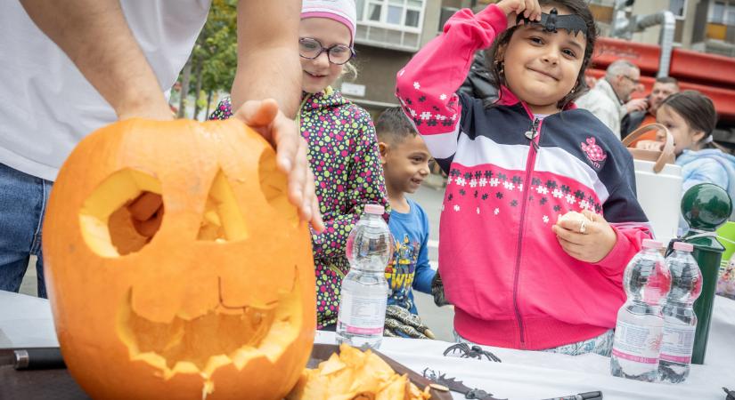 Tökfaragás, forrócsoki és biztonság – Pálovics Emese fantasztikus halloweeni családi délutánnal kötötte össze lakossági fórumát Józsefvárosban