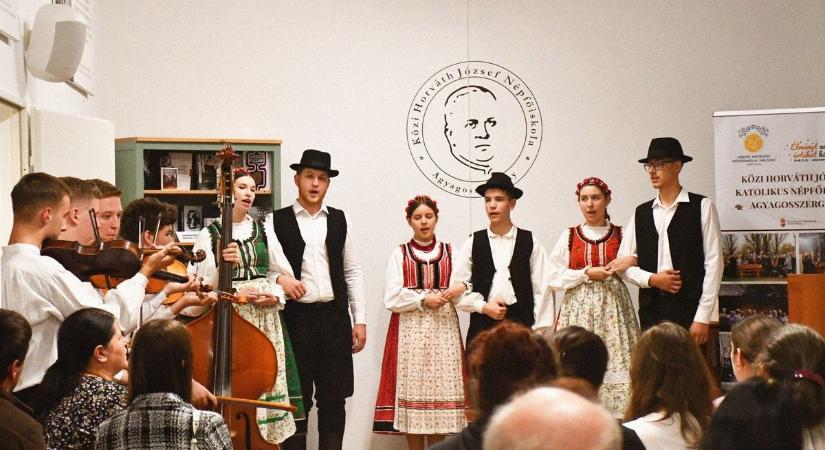 Különleges vendégek érkeztek a népfőiskolára, közösségépítő napokat tartottak Agyagosszergényben