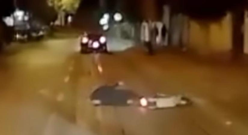 Videó: kis híján elgázolta egy busz az előtte hatalmasat bukó rollerest Pesterzsébeten