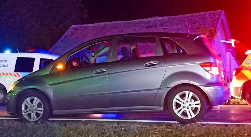 Életveszélyesen sérült egy elütött gyalogos Gyöngyösfalunál - helyszíni fotók