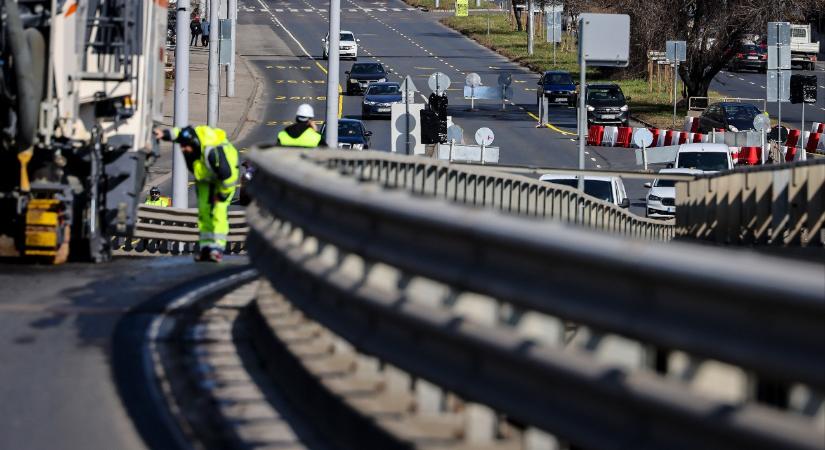 További hónapokkal csúszhat a Flórián téri felüljáró felújítása
