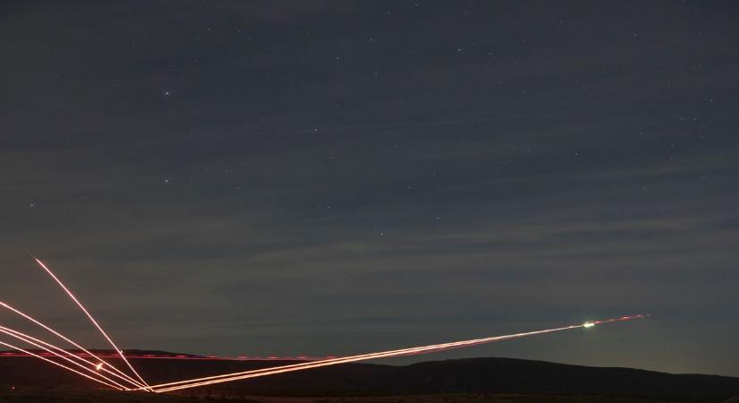 Videón az utolsó gépágyúzó repülő tank, elképesztő, ahogy elköszönt a Bakonytól
