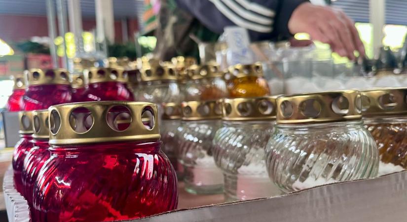 Itt a mindenszentek! Ha még nem vásárolt mécsest, úgy ennyiért teheti meg