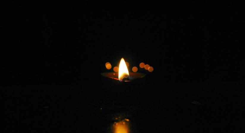 Fekete-fehér fotóval tudatta a szomorú hírt a Centrál Színház: elhunyt szeretett kollégájuk