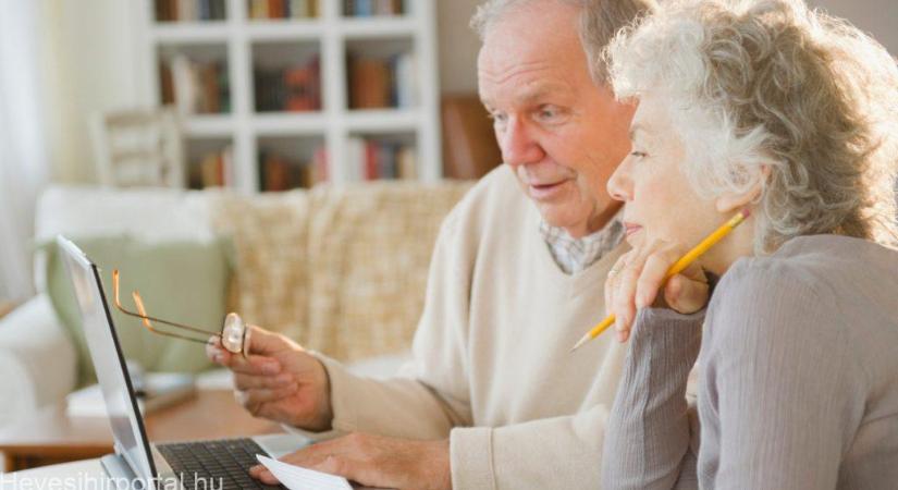 A kormány tervezi a 14. havi nyugdíjat