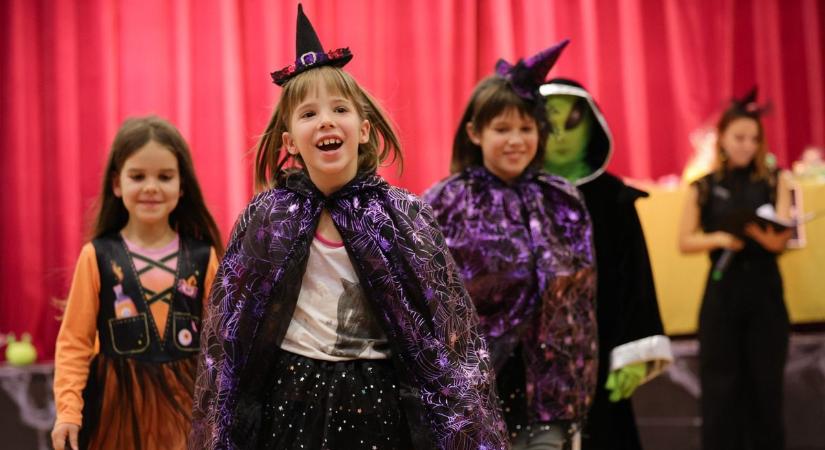 Kísértetiesen jó hangulatban telt a Forrás SzellemEstje  fotók és videó