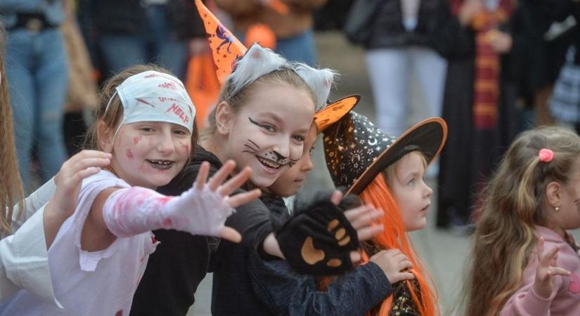 Rémísztő alakok riogattak a hevesi város művelődési házában