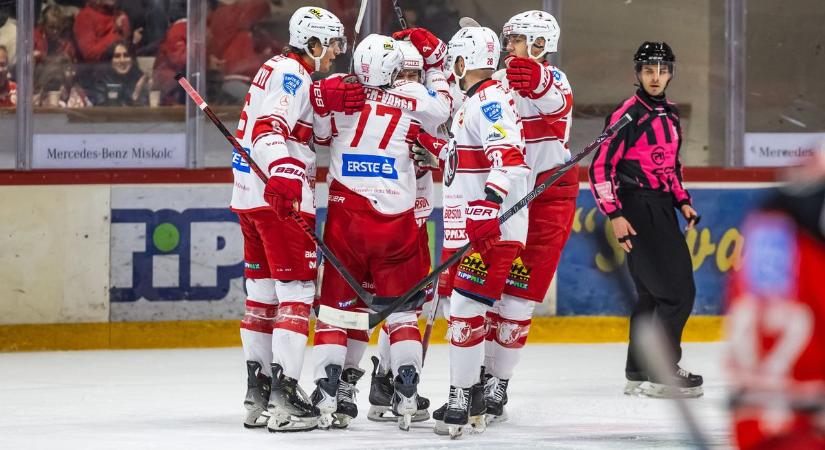 Ez már súlyos eset, tíz gólt kaptak az Acélbikák