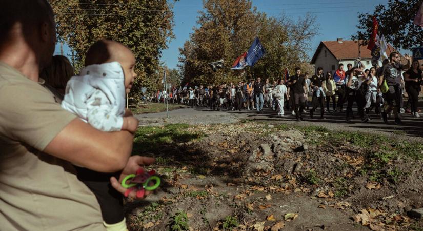 Útközben üdvözölték az egyetlen túlélőt – pazar fogadtatásban részesültek a szabadkai egyetemisták (Fotók)