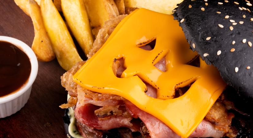 Úgy néz ki, mint egy boszorkányfőzet, de mennyei: isteni fekete fokhagymás majonéz recept, a tíz ujjad megnyalod utána