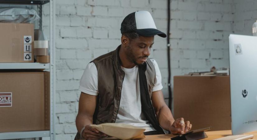 Mínuszban az e-kereskedelmi mérleg: ezek a cégek javíthatják az egyensúlyt