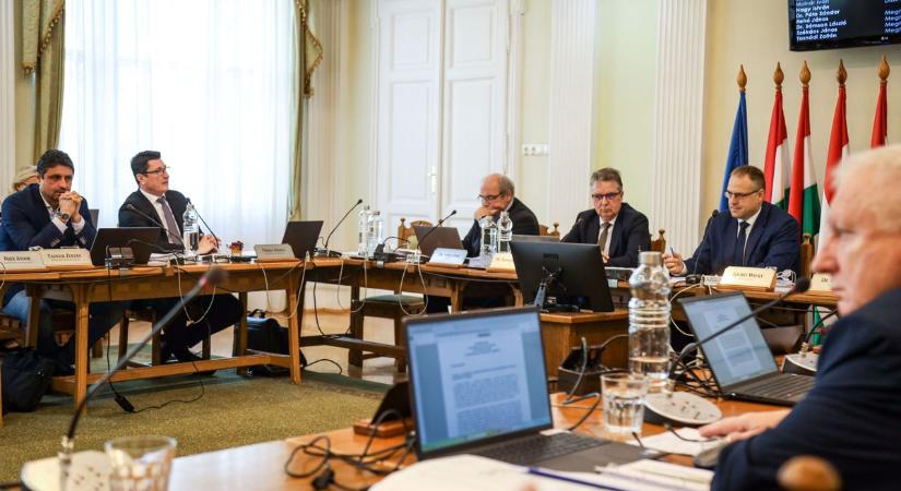 Ismét vita robbant ki a szolnoki akkugyár körül a közgyűlésen