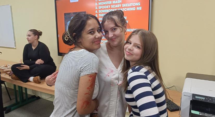 Halott balerina, háromszög kötés és parittya – kreatív káosz a DKA-ban