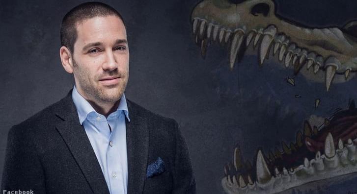 Még 2028-ban is a Fidesz-kormány kedvenc plakátosával dolgoztathat az állami MVM