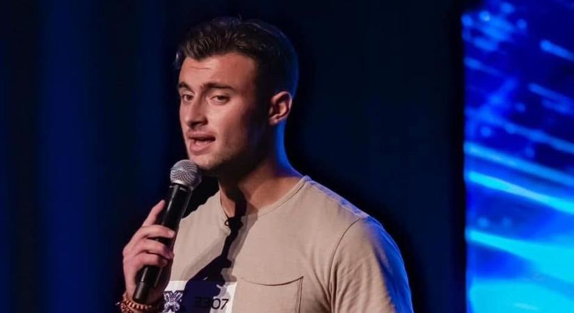 Már egy éve, hogy Sárközi Roland bekerült az X-faktor élő show-jába!