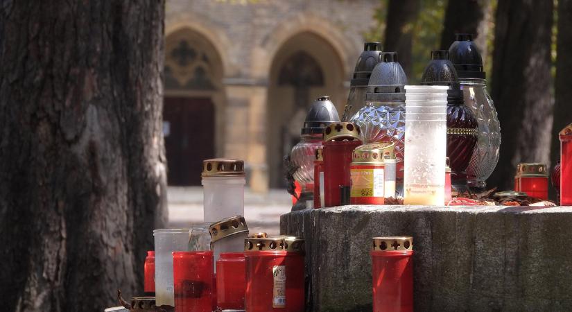 Halottak napja – Országszerte hosszabb ideig tartanak nyitva a temetők