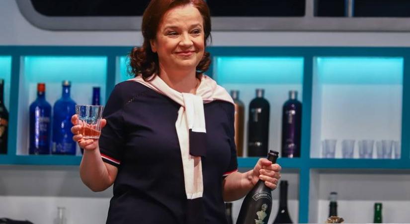 A magyar színésznő káromkodva akadt ki a reptéren: tele volt vele a net