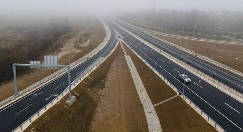 Új szakaszba lépett a 8-as főút négysávosítása