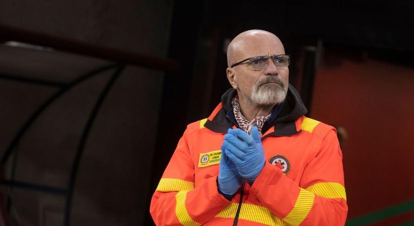 „Hogyan lehet együtt élni a halál napi közelségével?” – Zacher Gábor újabb könnyvel készül