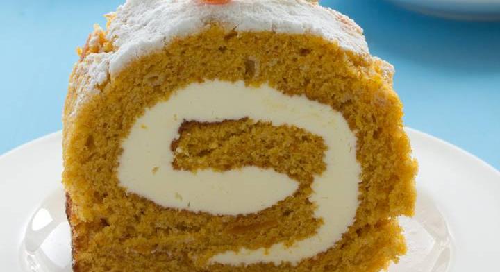 Sütőtökös piskótatekercs: lágy, krémsajtos töltelék kerül bele