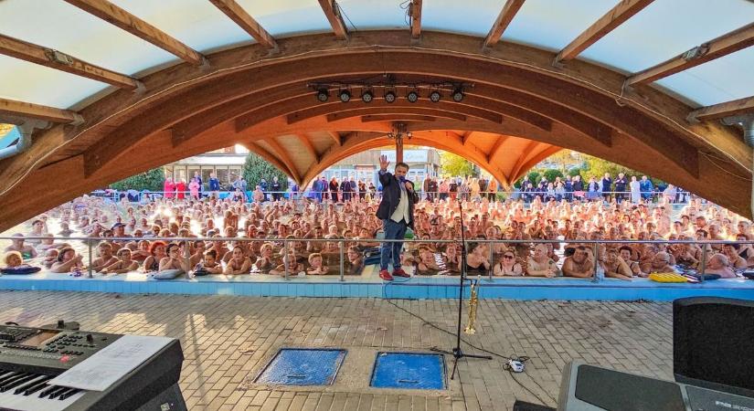 Wellness Buli Dáridó: Lagzi Lajcsi varázsolt telt házat ebben a fürdőben - videó