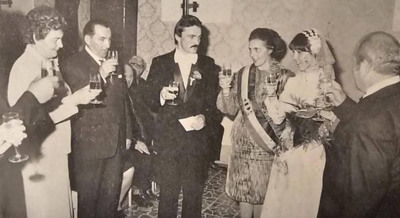 Pezsgős koccintás 20 forintért