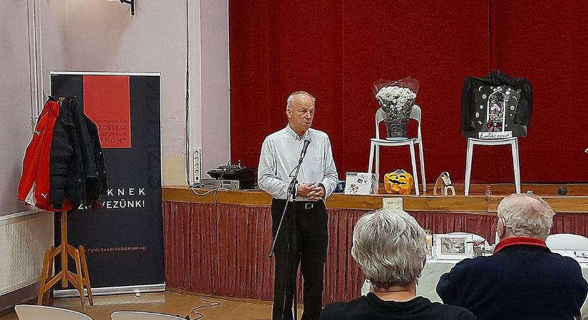 Megemlékezés a felsővárosi nyugdíjas klubban