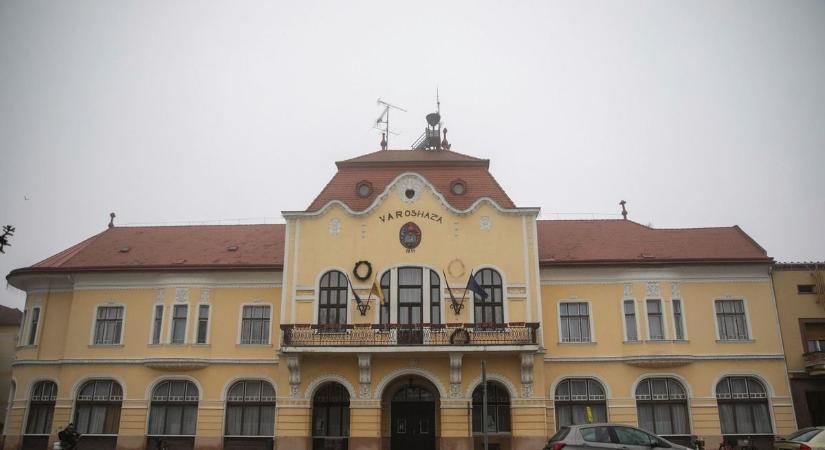 Több száz gyermek jövője forog veszélyben a hajdú-bihari városban