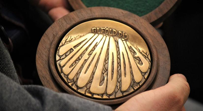 Hárman vehetik át az idei Alföld-díjat