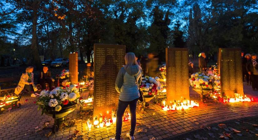 Halottak napja: így járnak a vonatok, buszok és a BKK járatai az emlékezés hétvégéjén