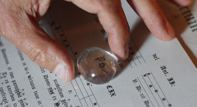 Egy 13. századi tudós öröksége – középkori olvasókőre bukkantak Oxfordban