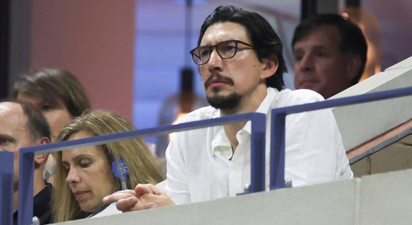 Adam Drivert Pesten fotózták le – Meglepő helyen járt