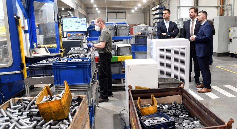 1400 milliárd nemcsak „csókosoknak” – így formálják át a magyar gondolkodást