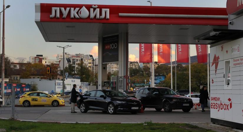 Tömeges kiárusításba kezd a Lukoil, az is kiderült, ki jár jól az amerikai szankciókkal kikényszerített eladáson