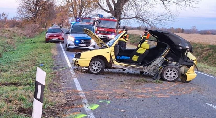 Két fiatal vesztette életét közúti balesetben Vágsellye és Farkasd között