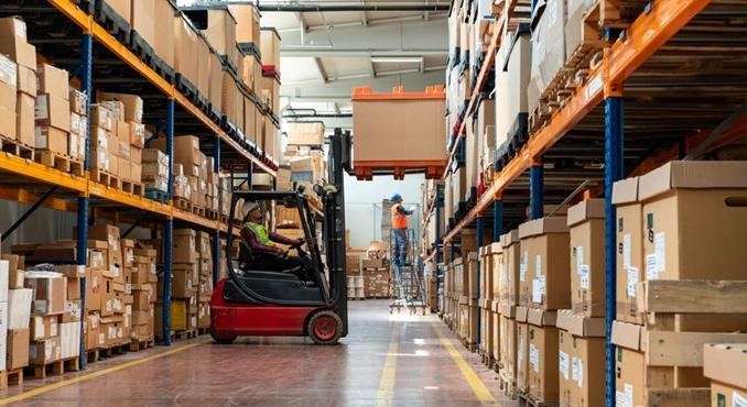 Diákmunkát vállalnátok? Karácsonykor akár bruttó 3000 forintot is kereshettek óránként