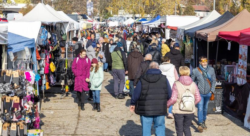 Forralt bor, vásári forgatag és kézműves csodák: jön az András-napi vásár Komáromban!