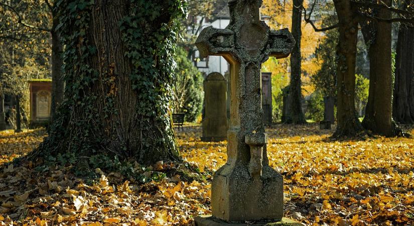 Temetőbe látogat a hétvégén? Erről tudnia kell