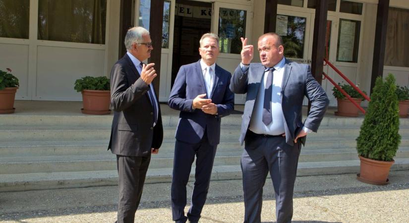 Kinek az arcát fogod leszakítani? – verekedés tört ki a nagykállói közmeghallgatáson