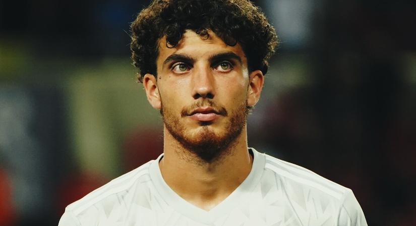 Büntetőt fújtak a magyar válogatott védőre, edzője kiakadt